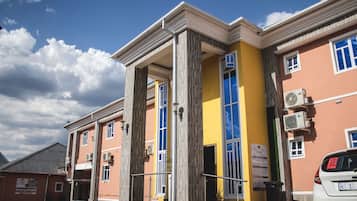 Fachada de la propiedad