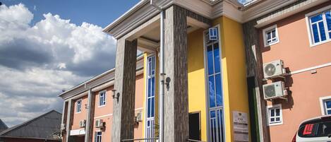 Facciata della struttura