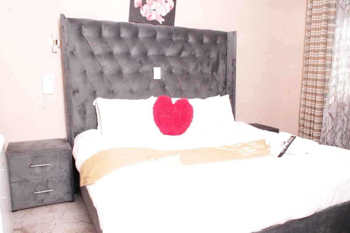 Business Chalet | 1 bedroom, desk, free WiFi