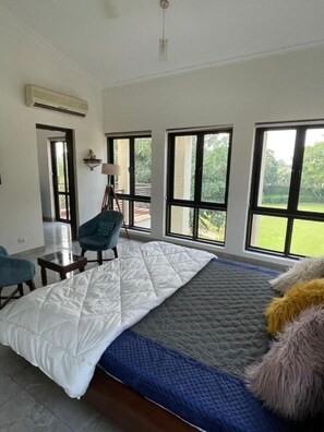 3 bedrooms, desk, iron/ironing board, free WiFi