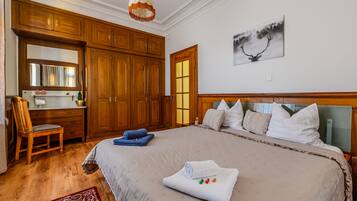 2 bedrooms, iron/ironing board, travel cot, WiFi