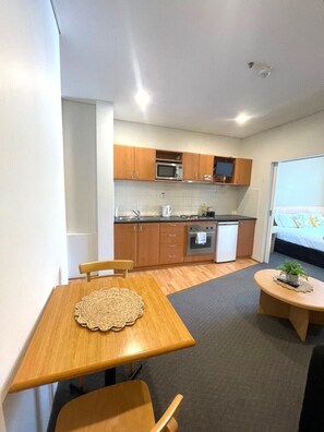 Réfrigérateur, four, grille-pain