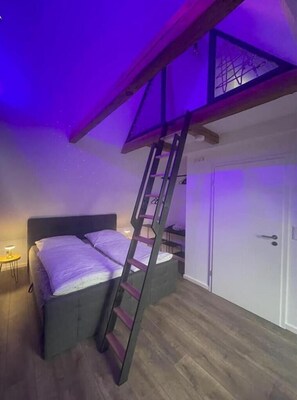 3 habitaciones, escritorio, tabla de planchar con plancha y wifi gratis 