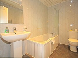 Comfort Twin Room | Bathroom