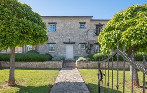 Exterior - Amazing home in Visnjan (Visnjan)