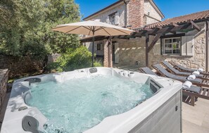 Terrace/patio - Amazing home in Visnjan (Visnjan)