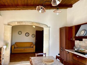 Smart TV - Strelitzia house with heated swimming pool from December 2024 and garden    (Avola)