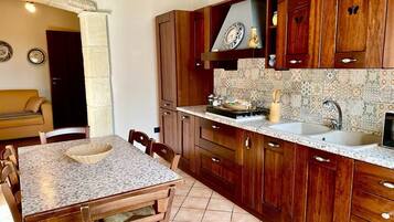 Macchina per tè/caffè, frigorifero, microonde, forno
