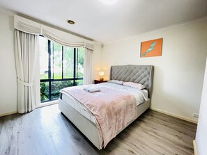 6 habitaciones, tabla de planchar con plancha, wifi y ropa de cama