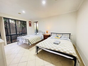 6 bedrooms, iron/ironing board, WiFi, bed sheets