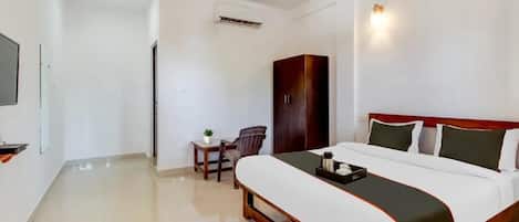 Superior Studio Suite | Premium bedding, free WiFi, bed sheets