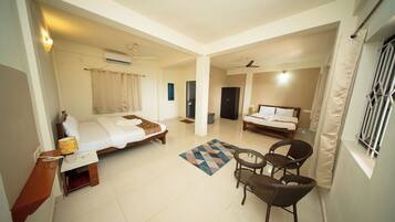 Superior Studio Suite, Balcony, Ocean View | Premium bedding, free WiFi, bed sheets