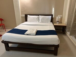 Habitación doble superior, 1 cama King size, balcón, vista al mar | Ropa de cama de alta calidad, wifi gratis y ropa de cama 