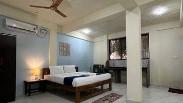 Family Studio, Kitchenette | Premium bedding, free WiFi, bed sheets