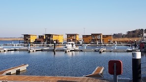 Marina - Floating Houses - Komfortable Schwimmende Ferienhäuser im Krösliner Yachthafen (Kröslin)