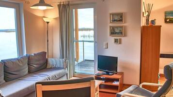 Fernseher, DVD-Player, Stereoanlage