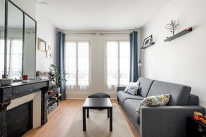TV - Batignolles Blues, by Veeve (Paris)