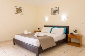 Basic Studio, Pool View, Tower | In-room safe, iron/ironing board, free WiFi, bed sheets - Laganas Holidays Hotel (Zakynthos)