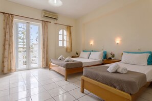 Tripla Basic, balcone | Una cassaforte in camera, ferro/asse da stiro, Wi-Fi gratuito, lenzuola