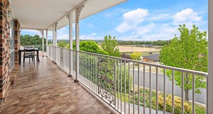 Large Kelso Family Home - Flexible Bedding