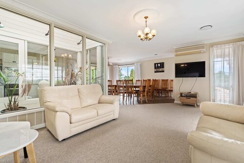 Large Kelso Family Home - Flexible Bedding