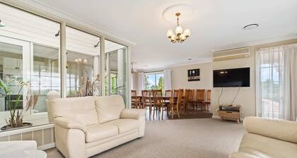 Large Kelso Family Home - Flexible Bedding