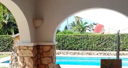 VILLA PRIVADA CON PISCINA Y JARDÍN No se alquila a menores de 25 años por S Joan