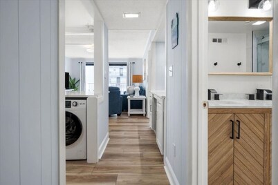 Wave Watcher's Condo - Steps to the beach!