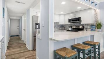 KĂŒhlschrank, Ofen, Herdplatte, GeschirrspĂŒler