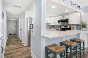 Fridge, oven, stovetop, dishwasher