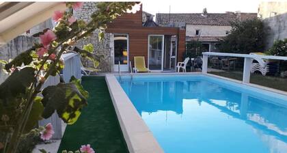 Gîte de groupe, à la campagne avec piscine à 15 min de la mer
