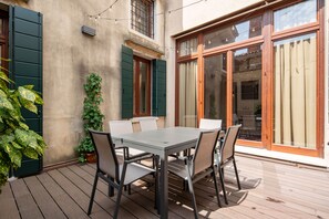 Luxury Apartment | Terrace/patio