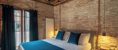 Superior Apartment | 2 bedrooms, Egyptian cotton sheets, premium bedding, down duvets