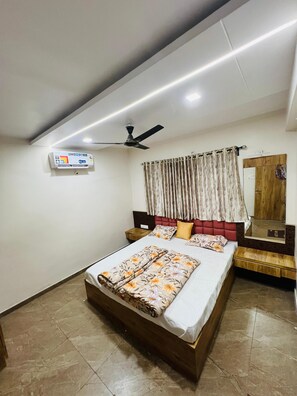 8 chambres, fer et planche à repasser, Wi-Fi, draps fournis