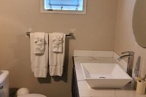 Douche, serviettes fournies