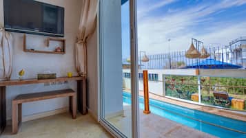 Double Room, Ensuite, Pool View | Free WiFi