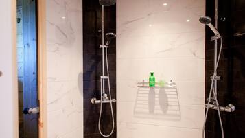Villa, baño en la habitación, junto a la playa | Baño | Toallas