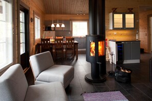 Huvila, kylpyhuone makuuhuoneen yhteydessä, rannalla | Oleskelualue