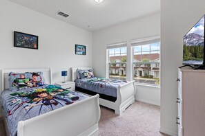 4 slaapkamers, een strijkplank/strijkijzer, reisbedje, gratis wifi