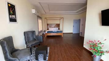 1 slaapkamer, een kluis op de kamer, een strijkplank/strijkijzer