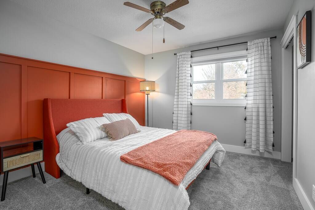4 bedrooms, desk, iron/ironing board, travel crib