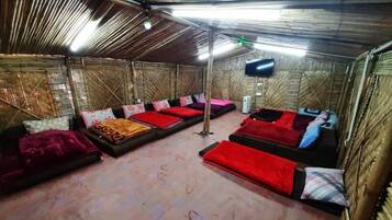 Basic Shared Dormitory | Free WiFi, bed sheets