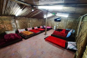 Basic Shared Dormitory | Free WiFi, bed sheets - Goroomgo Kasol Huts Kullu (Bhuntar)