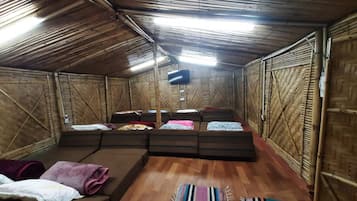 Basic Shared Dormitory | Free WiFi, bed sheets