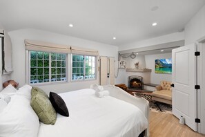 5 habitaciones, tabla de planchar con plancha, wifi y ropa de cama 