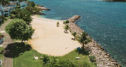 Gorgeous 2 Bedroom Beachfront Villa @ Paradise Point Negril