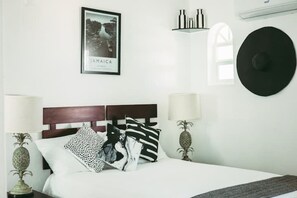 2 bedrooms, desk, iron/ironing board, travel cot