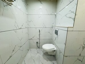 Bruser, brusehoved med spredningseffekt, gratis toiletartikler