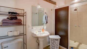 Dusch, hÄrtork, handdukar och tvÄl