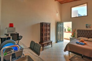 1 habitación, wifi y ropa de cama